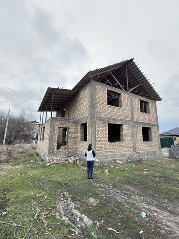 продаю дом в селе нурманбет: 176 м², 11 комнат, Требуется ремонт Без мебели