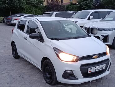 машины дешёвые: Chevrolet Spark: 2017 г., 1 л, Вариатор, Бензин, Хэтчбэк