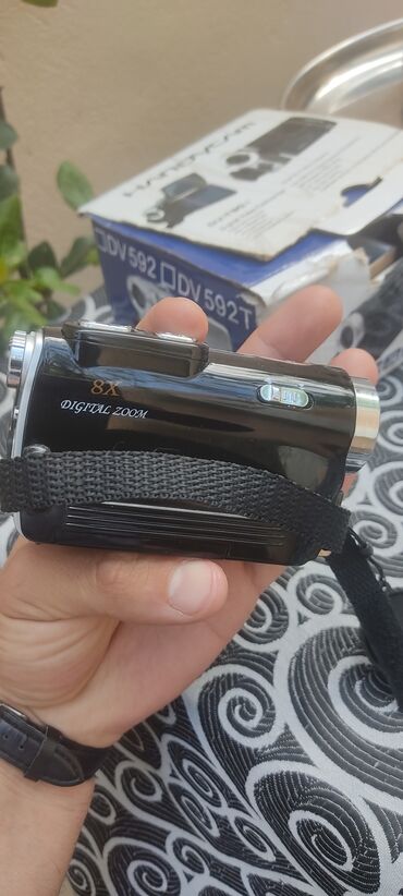 videokamera stativ: Sony kamera adabdiri bateryasi var islekdi piravlemi yoxdu cox