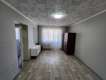 купить квартиру в ипотеку с первоначальным взносом: 1 бөлмө, 29 кв. м, Хрущевка, 2 кабат, Косметикалык ремонт