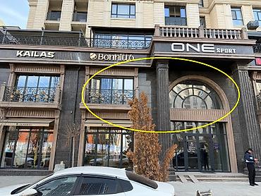 royal center: Магазин, В жилом доме, 80 м² Не действующий, Без оборудования, Без ремонта, Water сommunications, Sewerage сommunications, Heating сommunications, 1 линия — 1