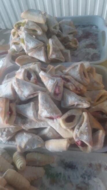 Выпечка, хлебобулочные изделия: Санза 1 шт Булочки 1 кг в одном килограмме 24 шт Пирог 2,5 кг 1300 — 15