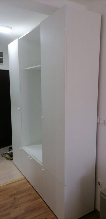 Ormari: 🔹 ORMAR 24 🔹 📌 Opis: Ormar je izrađen od Univera debljine 18 mm u — 2