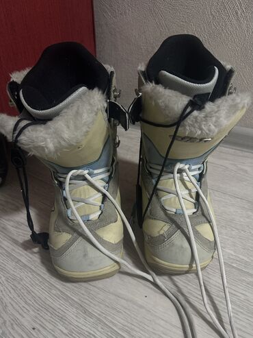коньки 38 размер: Горнолыжные ботинки для сноуборда 38 размера