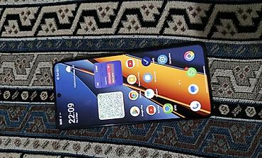 note 2: Смартфон с ярким жёлтым корпусом и большим безрамочным экраном с — 3