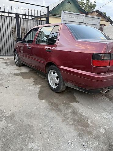 фильдер: Volkswagen Vento: 1995 г., 1.8 л, Кол менен иштөөчү, Бензин — 4