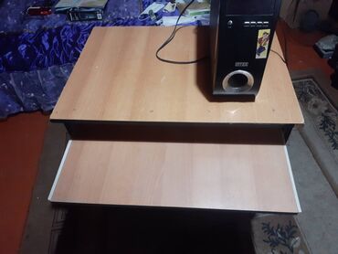 компьютерный стул: Компьютерный стол
