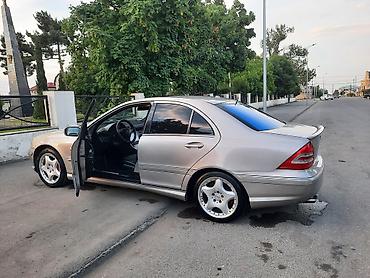 Mercedes-Benz: Mercedes-Benz C-Class: 2.5 l | 2006 il Sedan — 12