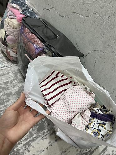 Отдам даром три пакета детских вещей 👶🏻❤️ Размеры/возраст: примерно