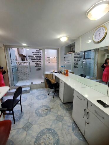 Digər kommersiya daşınmaz əmlakı: Memar Əcəmidə salon icarəyə verilir Lazer otagıda var 650 Azn — 1