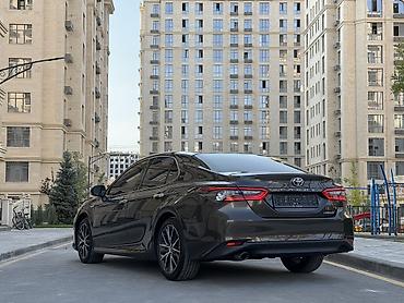 тутойт дымит: Toyota Camry: 2021 г., 2.5 л, Вариатор, Гибрид, Седан — 3