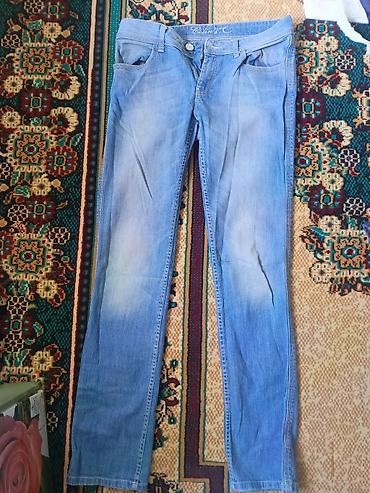 Джинсы: Набор женских/джинсов, 4 пары. 1) Темно-синие классические брюки: - — 10