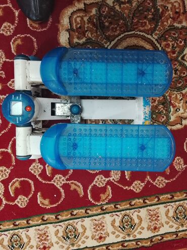 коврик для занятий: Мини-степпер с компьютерным счетчиком - Компактный тренажер для дома