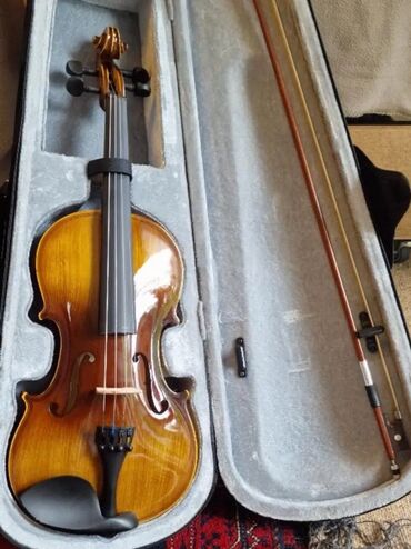 Gitaralar: Bu skripka klassik musiqi ifası üçün nəzərdə tutulmuşdur. Alətin