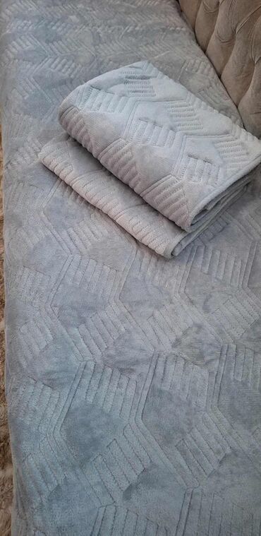 Prekrivači za nameštaj: Neklizajući, Za trosed — 4