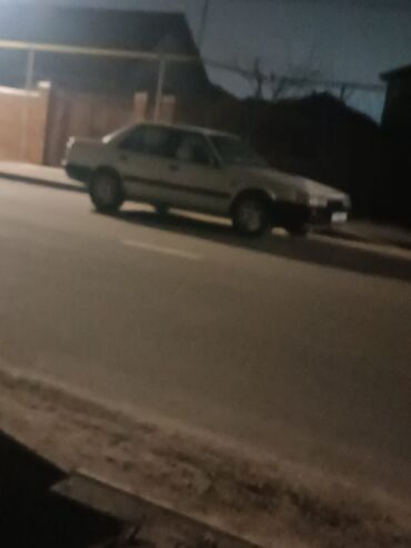 Mazda: Mazda 626: 1986 г., 2 л, Механика, Бензин, Седан