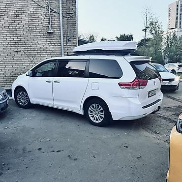chrysler pacifica: Toyota Sienna: 2011 г., 3.5 л, Автомат — 4