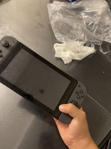 Nintendo Switch: Portativ və ev konsolu kimi istifadə edilə bilən, iki çıxarıla bilən