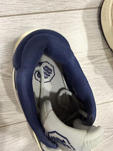 кроссовки мужские лининг: Кроссовки Li-Ning, размер 40. Выполнены из бычьей кожи. Низкий силуэт — 3
