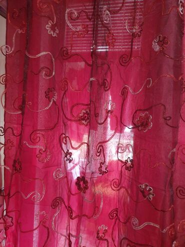 dekor ideale zavese draperije garnisne posteljine: Jako lepa zavesamoze biti i draper ima ispod zavese saten.Ko se