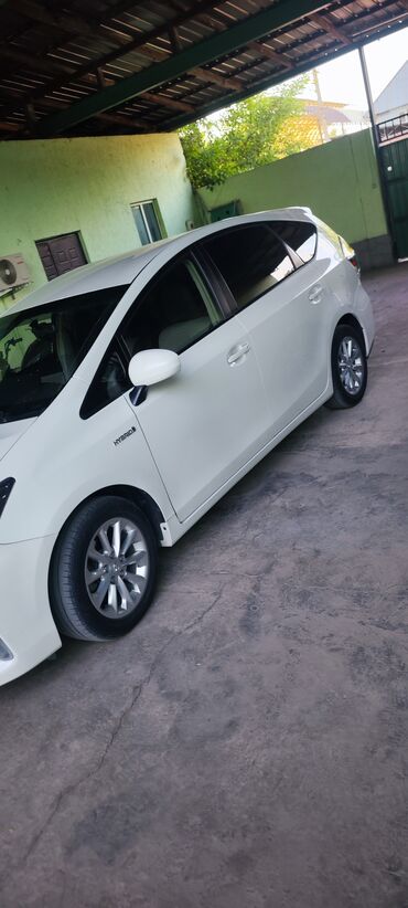 бузук машиналар: Toyota Prius: 2017 г., 1.8 л, Вариатор, Гибрид, Универсал