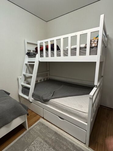 одна спальный кравать: Срочно!!! Продаю двухъярусную кровать, состояние отличное, без