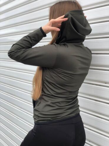 Gornji i donji deo: Likra
M - 2xl
3200 — 2