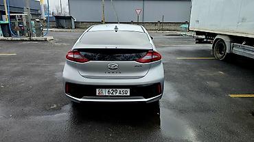Toyota: Toyota Prius: 2018 г., 1.6 л, Вариатор, Гибрид, Хэтчбэк — 6