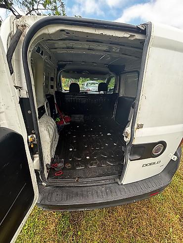 Fiat: Fiat Doblo Benzin+metan. Karoserija i prostor za teret: - Zatvoreni — 3