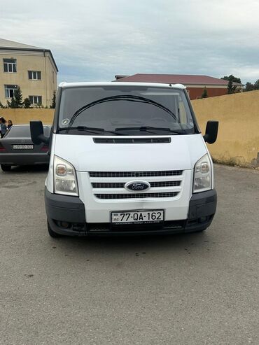 Yük maşınları: Ford Transit yük mikroavtobusu - Korpus: ağ rəng, qapalı yük kuzovu -