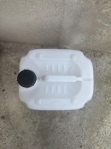 Bağ evi və bağ üçün hər şey: Ağ rəngli plastik kanistr Həcmi: 22,5 litr-dir. 50ədəd var. Əlaqə üçün — 2