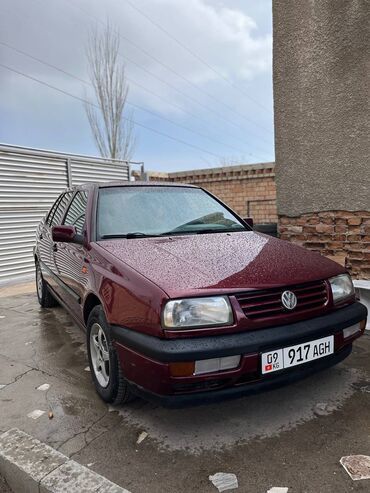 Volkswagen: Volkswagen Vento: 1992 г., 1.8 л, Механика, Бензин, Седан