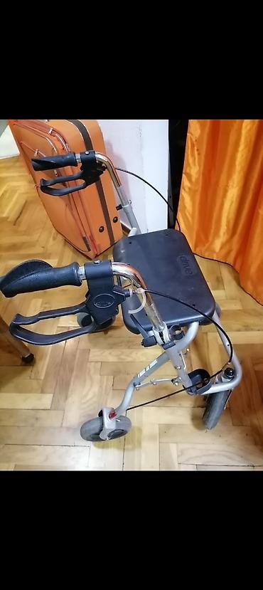 Hodalice, štake, štapovi za hodanje, kolica za hodanje: Stolica pokretna odlična

Mirjevo — 18