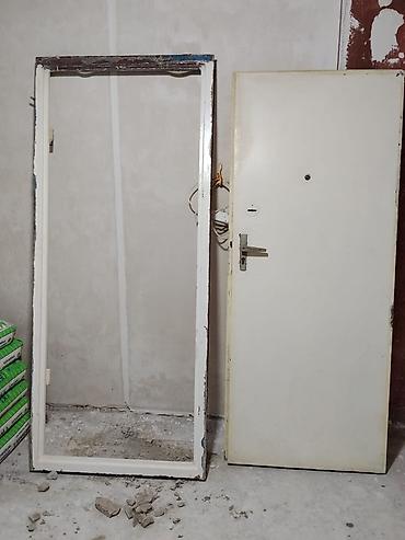 Mənzil üçün İşlənmiş Giriş qapısı Glazok ilə, Ünvandan götürmə lalafo.az -da Mənzil üçün İşlənmiş Giriş qapısı Glazok ilə, Ünvandan götürmə