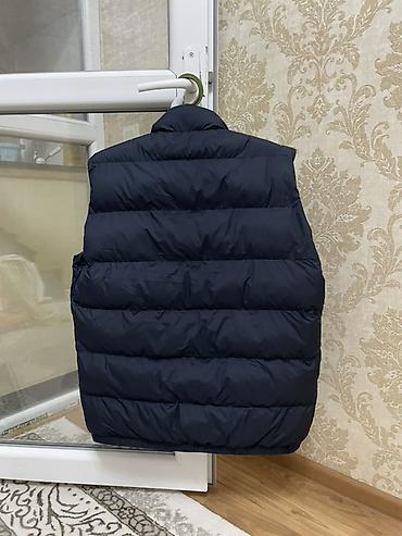 чемодан в багажник авто: Мужской утеплённый жилет Polo Ralph Lauren тёмно-синего цвета — 2