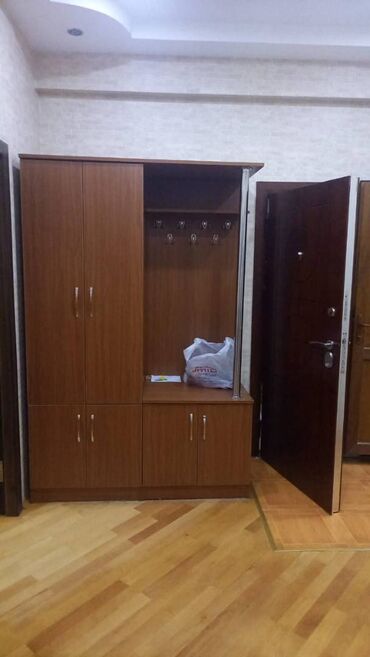 Uzunmüddətli kirayə mənzillər: 9 mkr,Tərlan şadlıq evinin yanı,Araz marketin binasında,18 — 11