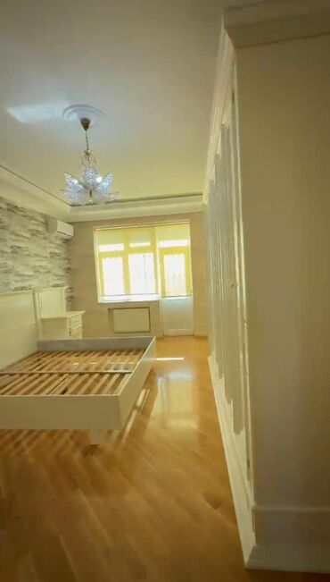 Uzunmüddətli kirayə mənzillər: Şəhər mənzili – klassik üslubda geniş və işıqlı - Plan: geniş zal — 4