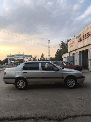 Volkswagen: Volkswagen Vento: 1995 г., Механика, Седан — 2