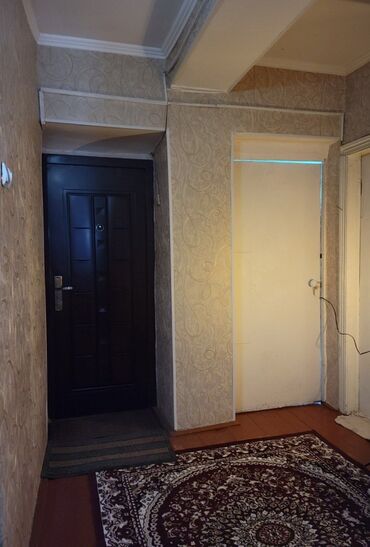 ош базар жактан квартира: 4 комнаты, 67 м², Индивидуалка, 3 этаж, Косметический ремонт