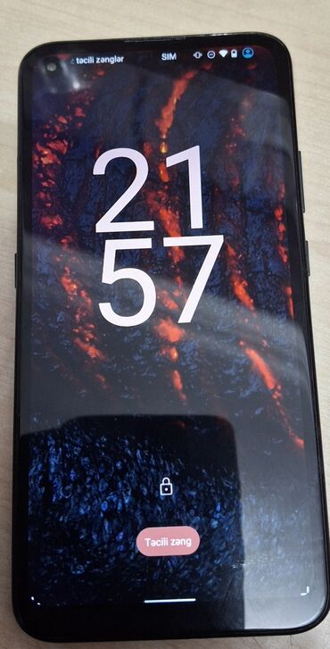redmi 8 a: Smartfon – punch-hole ön kamera dəliyi olan tam ekranlı model. Ekran