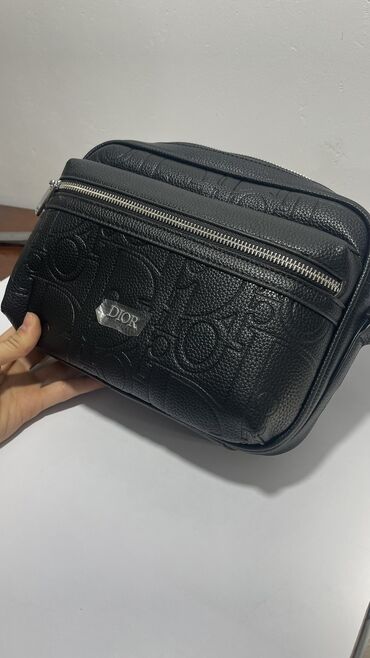 кольцо из камня: Барсетка, Dior, Материал: Искусственная кожа, Застежка на молнии, Множество карманов, Моющийся материал, Новый