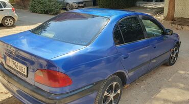 машина на запчаст: Toyota Avensis: 1998 г., 1.6 л, Механика, Бензин, Седан