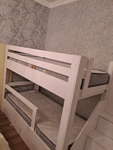 yataq carpayı: Oğlan və qız üçün, İşlənmiş, Çarpayı, Matras ilə, Siyirməli