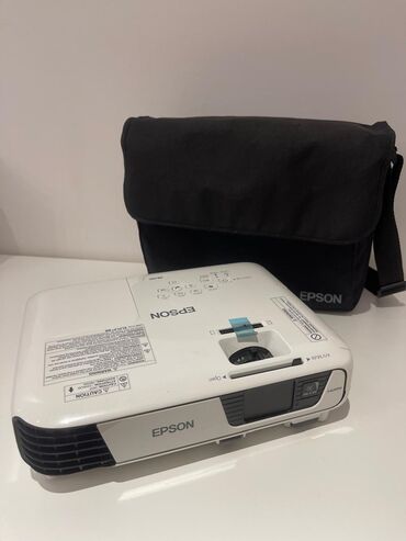 monitor üçün kronşteyn: Proyektor