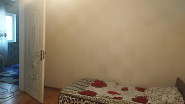 zabratda: Zabrat 1 de qayinin arxasinda 21 sayli poliklinkaya yaxin 3 otaqli — 3