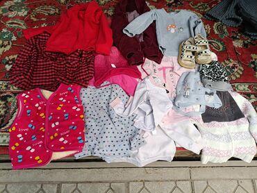 приму женские вещи в дар: ОТДАМ ДАРОМ ВЕЩИ НА ДЕВОЧКУ ДО 3-4 ЛЕТ❗КУРТКИ,КОФТЫ,ШАПКИБЕЗРУКАВКА❗