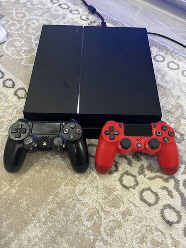 PS4 (Sony PlayStation 4): PlayStation 4 FAT Прошитая Память 500гб Состояние отличное Не шумит