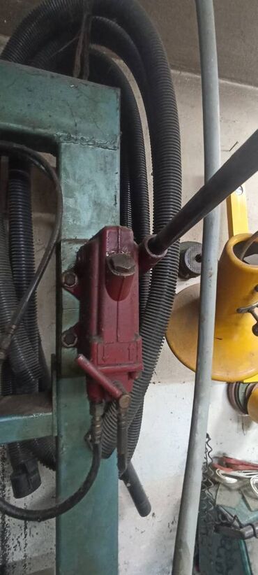 Ostali alati i mašine: 1. Peć za pećenje keramike i grnčarije Peć je zaprimine od 230l — 12