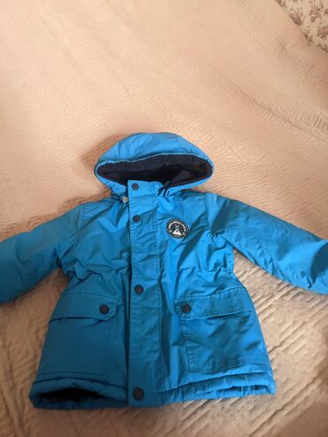 детская куртка zara: Куртка в хорошем состоянии размер 92, подойдёт от 1 года до 3 лет