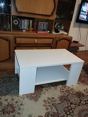 ormarici za lavabo: Beli klub sto/stočić za dnevnu sobu sa donjom policom. - — 1